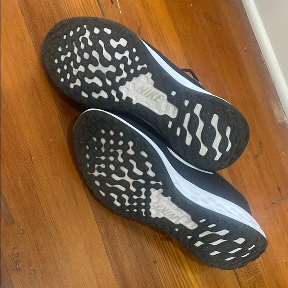 Nike Black and White Athletic Sneakers - Picture 3 of 4